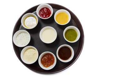 soslar kümesi. Ketçap, mayonez, hardal, soya sosu, barbekü sosu, pesto, hardal