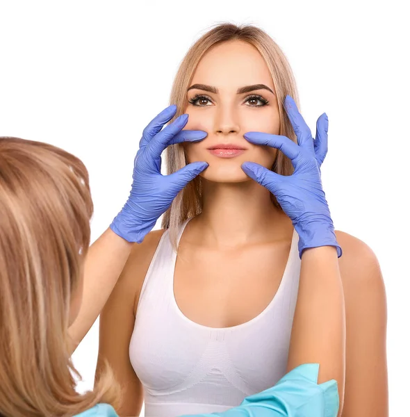 Cosmetologist making permanent makeup on womans lips — Stock Photo, Image