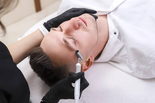 The device is facial cosmetology. — Stock Photo, Image