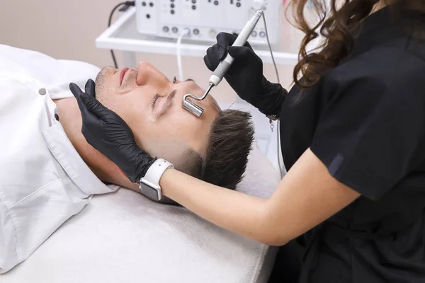 The device is facial cosmetology. — Stock Photo, Image