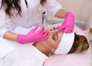 Mezoterapi enjeksiyon karşısında.