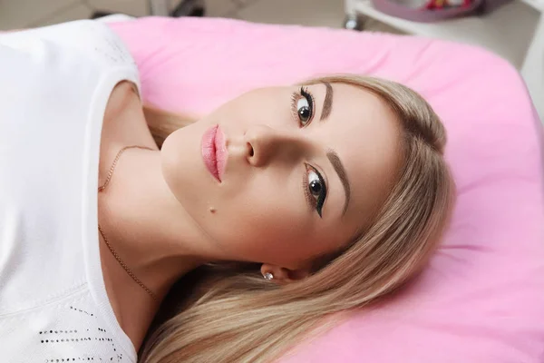 Permanent make-up på läpparna. — Stockfoto