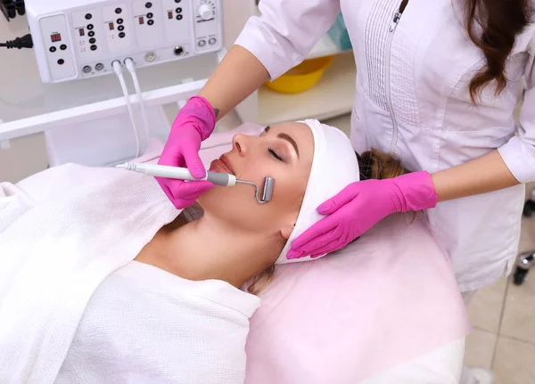 Yüz kozmetik cihazdır.