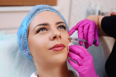 Mezoterapi enjeksiyon karşısında.