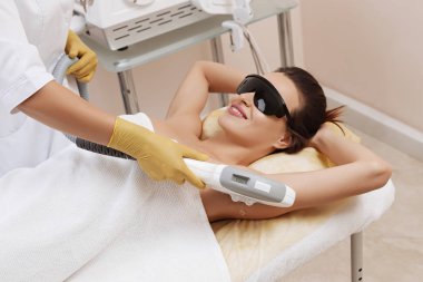 Koltuk altı lazer saç kaldırma epilasyon sahip