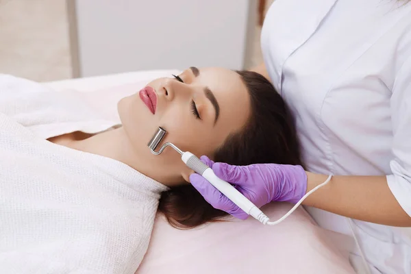 The device is facial cosmetology. — Stock Photo, Image