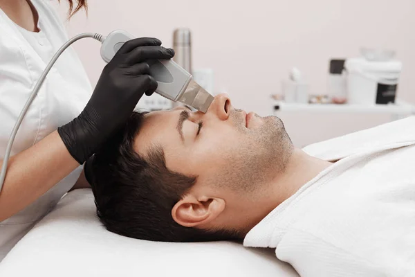 Ultrasonic face scrubber close up. — Stock Photo, Image