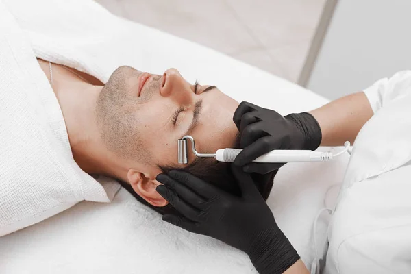 The device is facial cosmetology. — Stock Photo, Image