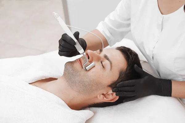 The device is facial cosmetology. — Stock Photo, Image