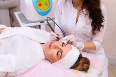 Yüzdeki damarların Radyofrekans pıhtılaşma.