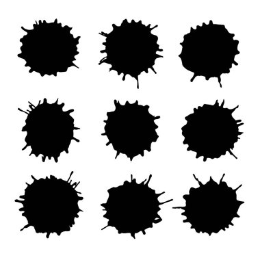 Su sıçramalarına ve damla vektör Soyut Sanatsal boya kümesi. Beyaz arka plan üzerinde siyah mürekkep lekesi.