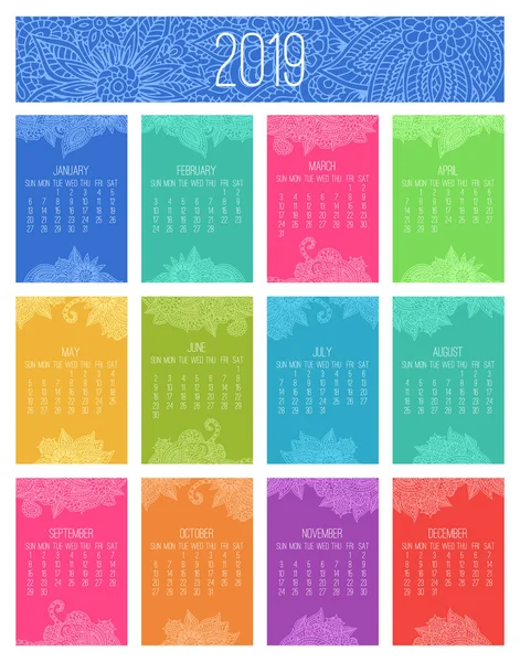 Año 2019 Vector Calendario Mensual Sobre Doodle Multicolor Adornado Fondo — Vector de stock