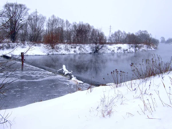 Ein Warmer Kanal Kalten Schneereichen Winters — Stockfoto