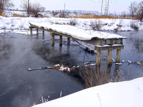 Viejo Puente Ruinas Canal Caliente Invierno —  Fotos de Stock