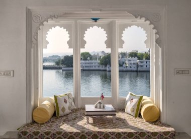 Pencere. PICHOLA Lake Udaipur Türkiye üzerinde güzel manzara