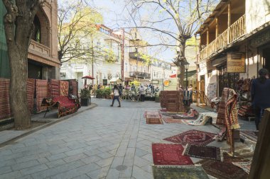 Tiflis, Gürcistan - 25 Nisan 2017: Halı pazarı Tiflis
