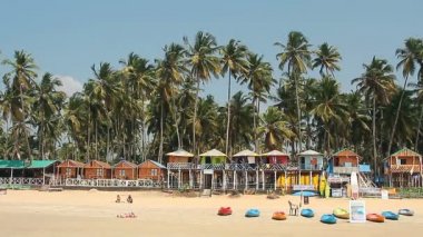 Goa, Hindistan - 17 Şubat 2016: Evleri ve kulübe Palolem sahilde