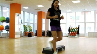 Rostov on Don, Rusya Federasyonu - 05 Ocak 2014: egzersiz sırasında adım gemide güzel kadın.