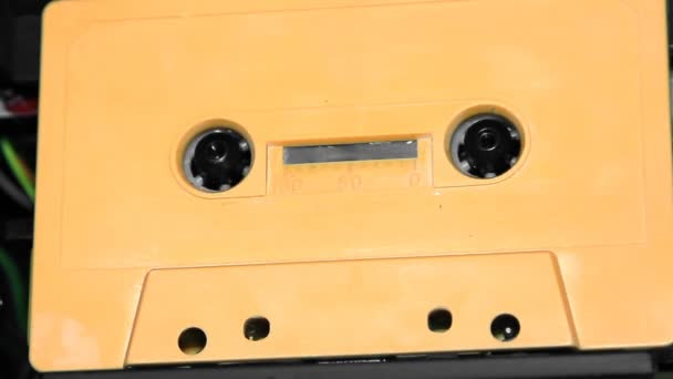 Cassette Audio Vintage Avec Une Étiquette Blanche Vierge — Video