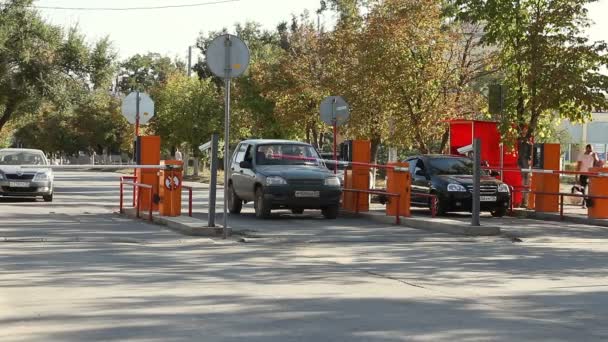 Volgogrado Federación Rusa Septiembre 2015 Barrera Seguridad Automática Aparcamiento — Vídeos de Stock