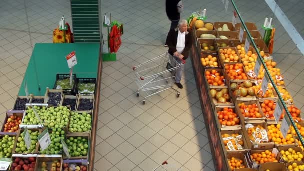 볼고그라드 러시아 2015 사람들이 슈퍼마켓에서 — 비디오