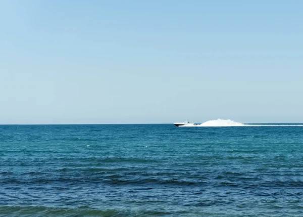 Kustwacht Witte Snelheid Jacht Open Water — Stockfoto