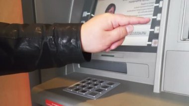 Banknot yüz dolar--dan Atm