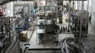 Şişeleme ve Konveyör hattı şarap Fabrikası'nda mühürleme
