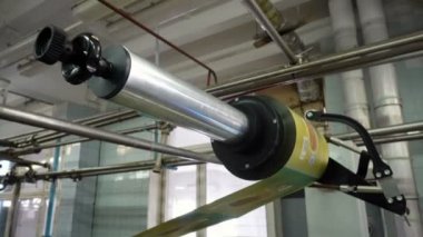 Dondurma ambalaj folyo ile bir makara mili üzerine unwound