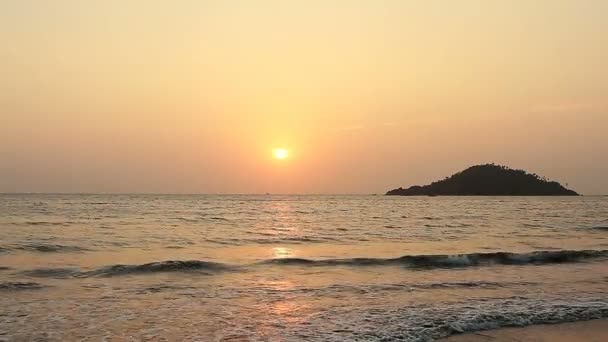 在海滩上的完美日落 — 图库视频影像