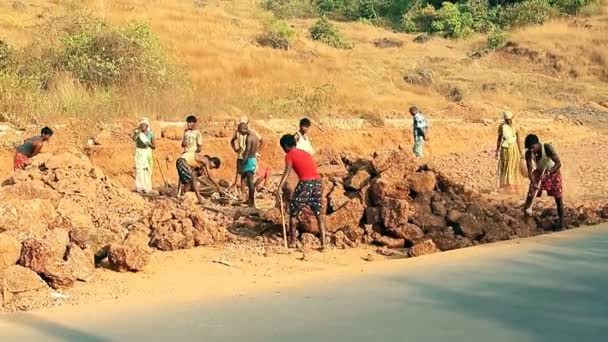 Гоа Индия Февраля 2016 Года Неизвестные Люди Строят Дороги Индии — стоковое видео