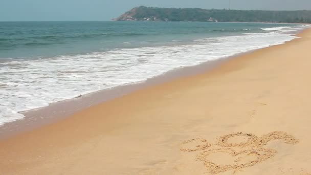 Les Vagues Touchent Sable Avec Inscription Que Aime — Video