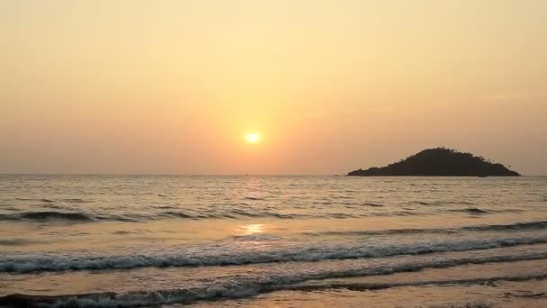 在海滩上的完美日落 — 图库视频影像