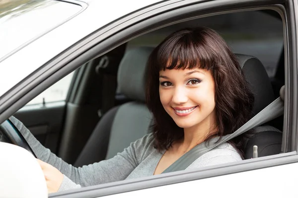 Feliz Propietario Coche Nuevo Sonriendo Usted Conductor Chica Bonita —  Fotos de Stock