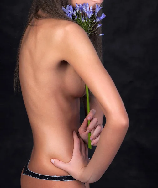 Sexy Naked Woman Holds Flower Black Background — Stock Photo, Image