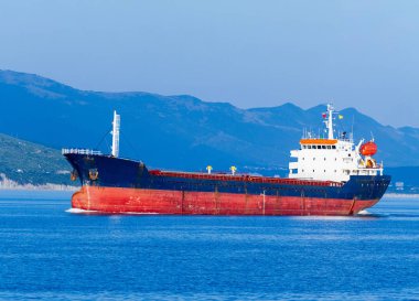Bir denizde petrol tankeri