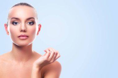 Temiz ve taze bir cilt güzel kızla. Cilt bakım kavramı