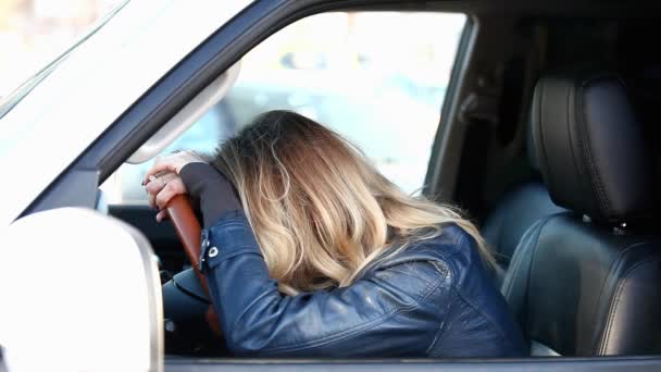 Płaczące Kobiety Kierowcy Samochodzie — Wideo stockowe
