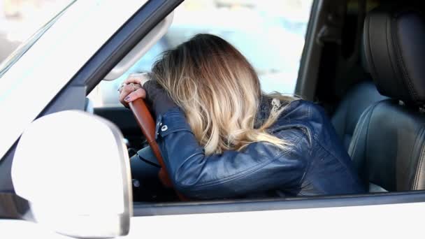 Płaczące Kobiety Kierowcy Samochodzie — Wideo stockowe