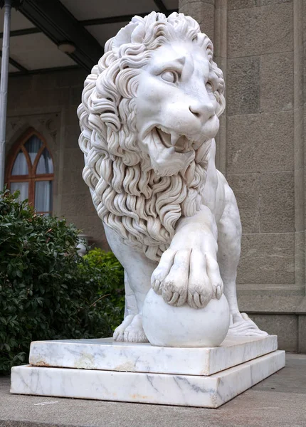 Alupka Crimea July 2019 Lion Statue South Terrace Vorontsov Palace — Stock Photo, Image