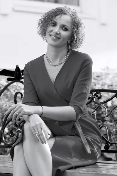 Happy Woman Red Dress Sitting Bench Park Smiling — Stock Photo, Image