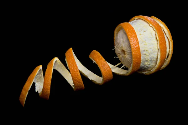 Sbucciato Arancione Sfondo Nero Buccia Rimossa Formato Nastro Spirale Sembra — Foto Stock