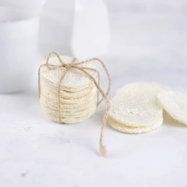 Éponges Éco Luffa Naturel Pour Soin Visage Zéro Déchet Images De Stock Libres De Droits