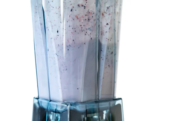 Berry smoothie. Blending ingredients for berry smoothie with whi — Stock Photo, Image