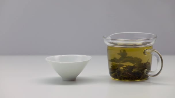 Eller Çin Cam Çaydanlık Bardaktan Bir Çay Dökün Çay Töreni — Stok video