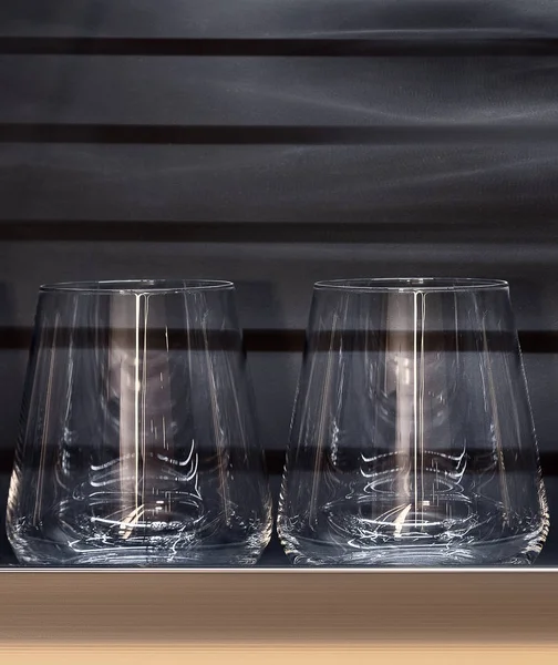 Copas de brandy y vasos de whisky . — Foto de Stock