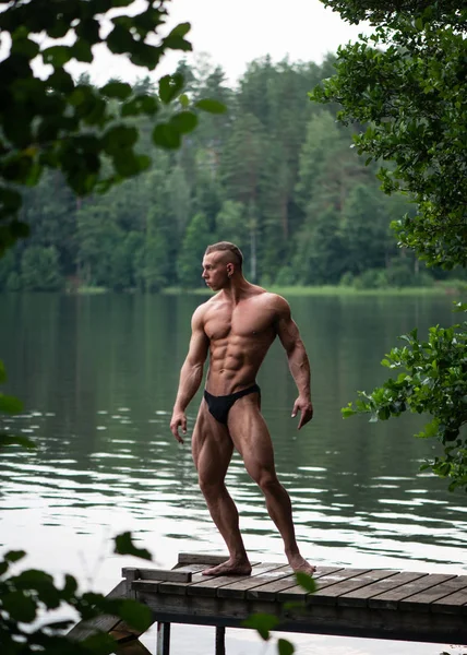 Model na jezeře — Stock fotografie