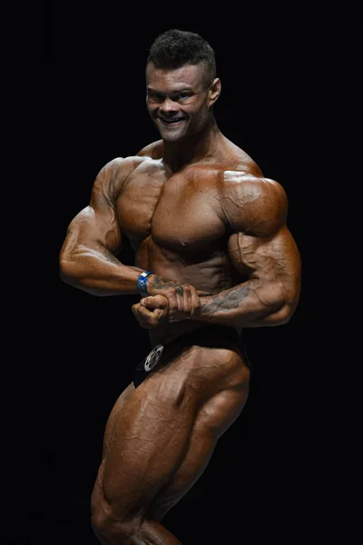 Bodybuilder montre son physique — Photo