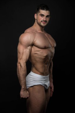 Stüdyoda fitness erkek modeli