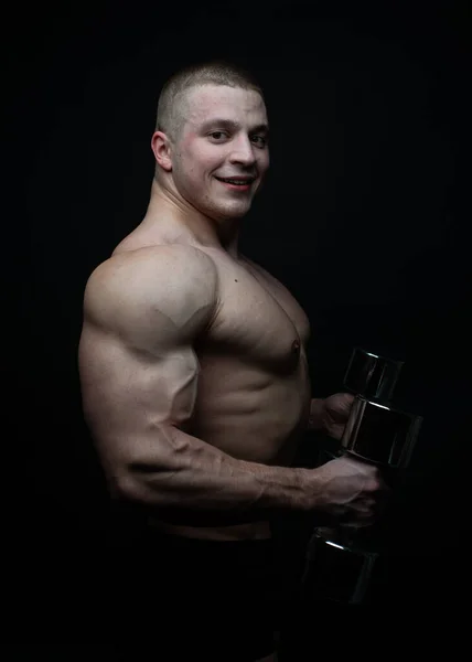 Retrato Del Hombre Musculoso Posando Estudio —  Fotos de Stock